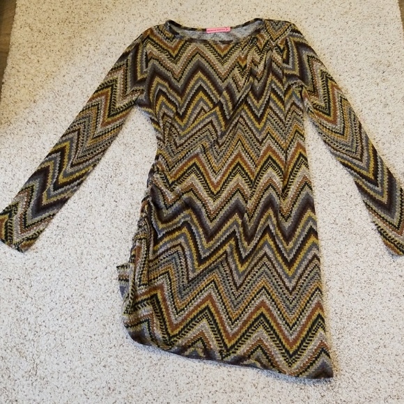 Cute maternity long sleeve dress, multicolored chevron pattern - Picture 1 of 5